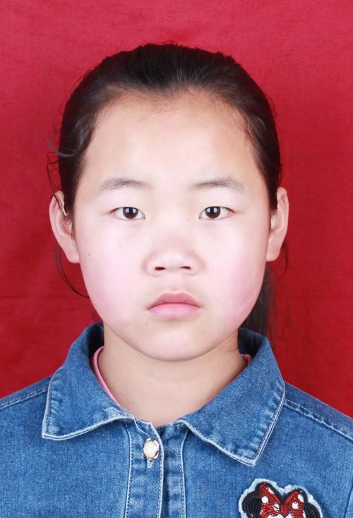 ���꼶Ůѧ����ͷ���ÿ� ����С��Ů��У԰����