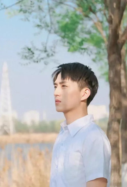 ��ѧ����Ķ̷����ʹ�ȫ У԰�еĶ̷�����ͼƬ