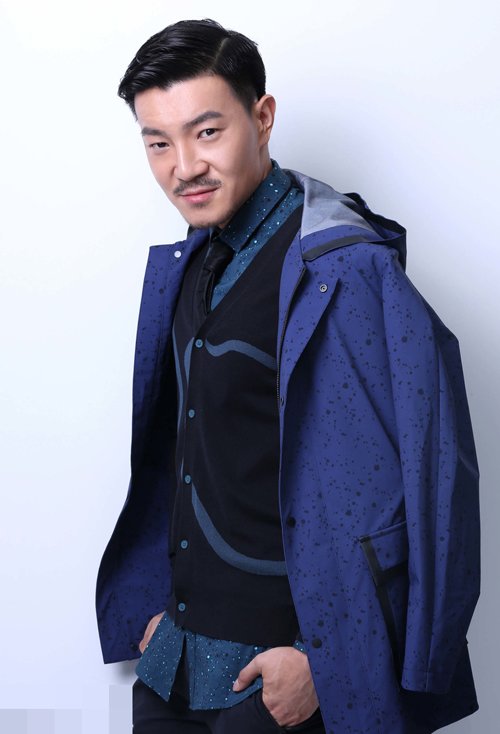 ��ʿ�򵥴󷽶�ͷ������ ��ÿ��������̷�����