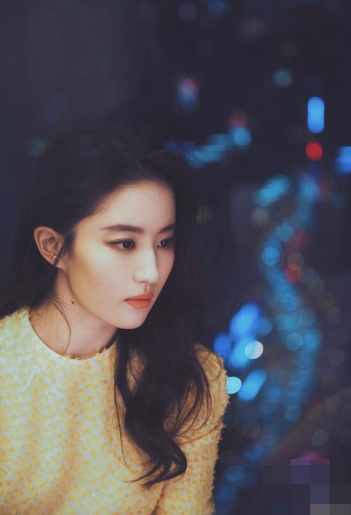 翻倍变美的长卷发图片 赶时髦女生卷烫发造型