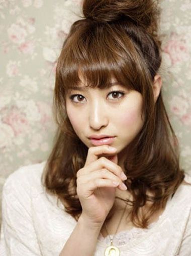 2015年长发不用盘发器的花苞头 不用盘发器花苞头的扎法步骤