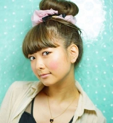 长直发花苞头扎法图解 直发花苞头扎法步骤