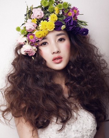 长脸适合怎样的发型 长脸玉米须发型图片