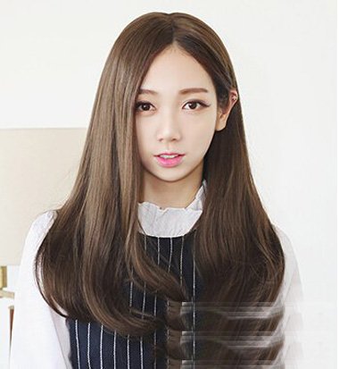 校园女神陈都灵开启机场秀模式 陈都灵黑色直发发型的时尚大作战